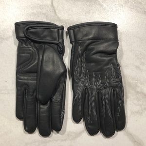 Riding gloves